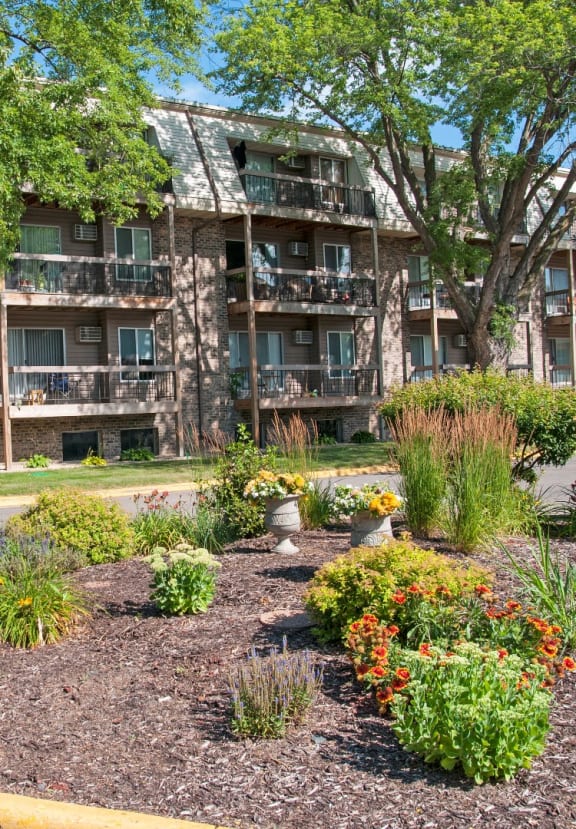 COMMUNITY AMENITIES