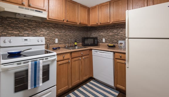 Sink With Faucet at Aspen Grove Apartment Homes, Warminster Pennsylvania