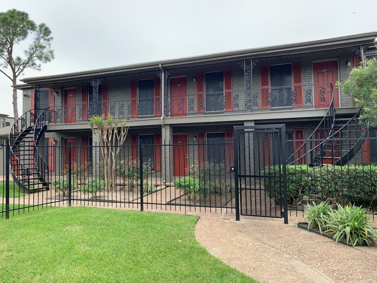 Photos and Video of Willow Tree Apartments in Houston, TX