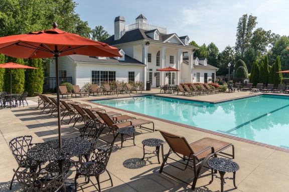 Swift Creek Commons Apartments - Resort-style swimming pool