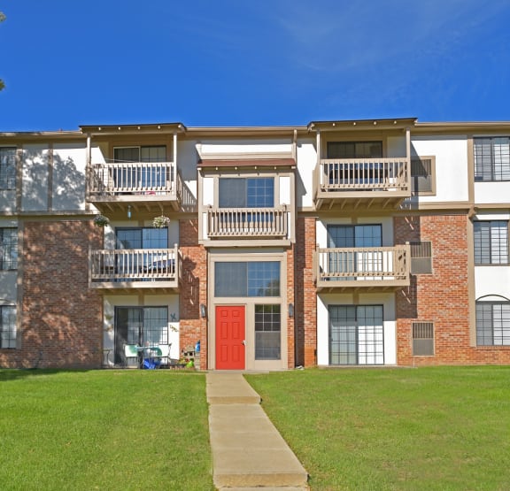 View of the Balconies at Cordoba Apartments in Farmington Hills, MI 48334