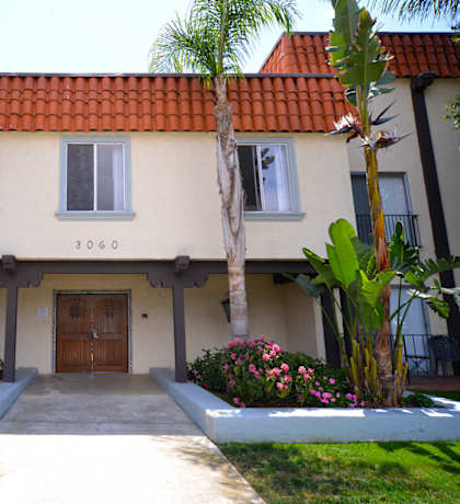 Ocean View Townhomes exterior front entrance