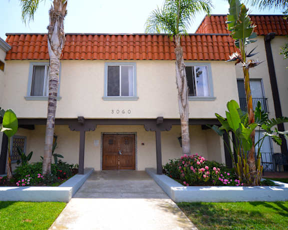Ocean View Townhomes exterior front entrance