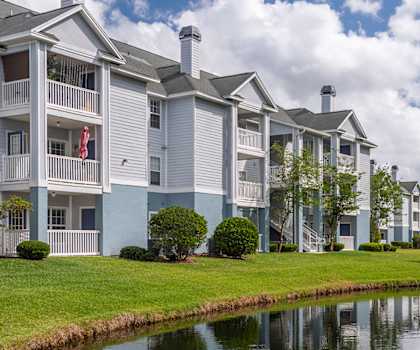 Landings at Lake Gray Exterior