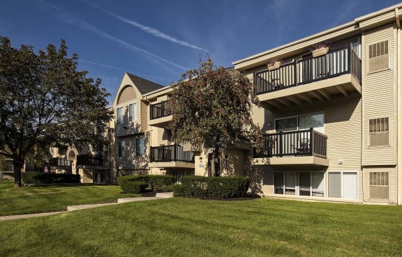 Property Exterior at Adams Creek, Auburn Hills, 48326