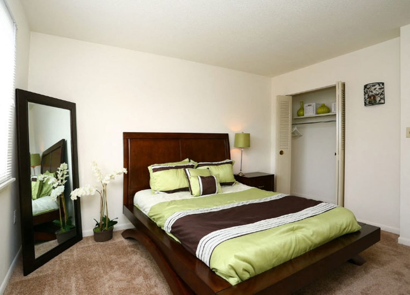 Photos of Lincolnshire West in DeKalb, IL