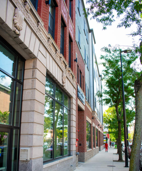 a sidewalk in front of a building on a city street