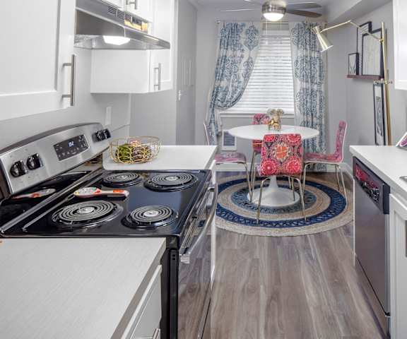 Kitchen and dining room at Canyon Park, Beaverton, Oregon