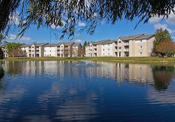 a fountain in the middle of a lake at Evergreen Luxury Apartments, Merrillville, 46410