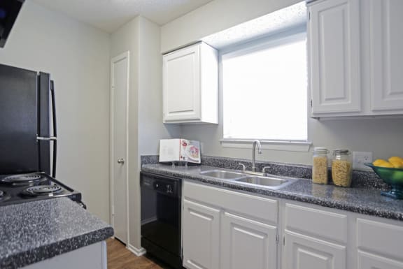 brandon-oaks-kitchen