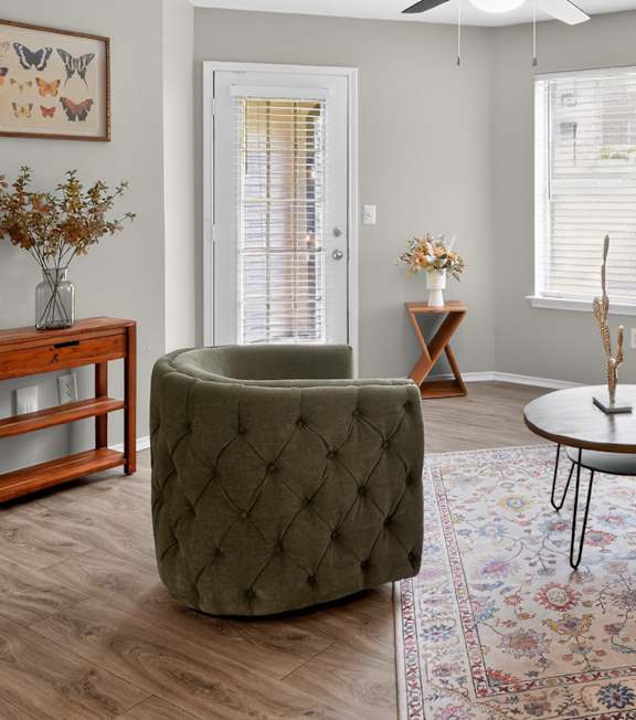 Living room at Wynton Pointe Apartment Homes in Nashville TN