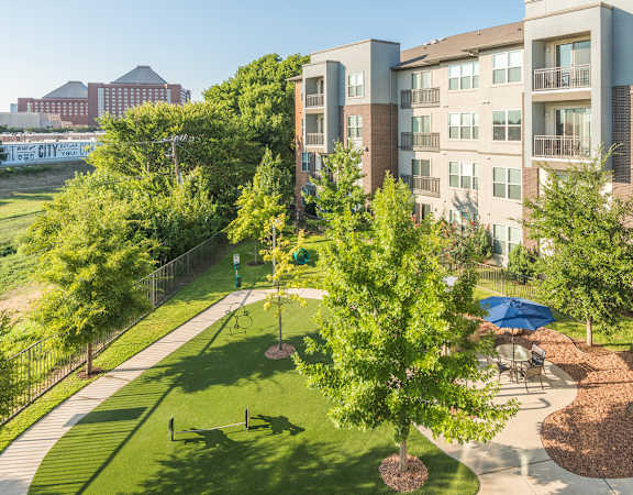 Avant on Market Center - One of five courtyards