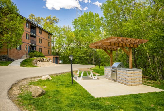 Outdoor gas and charcoal grills | Preserve West at Preserve West, Wisconsin