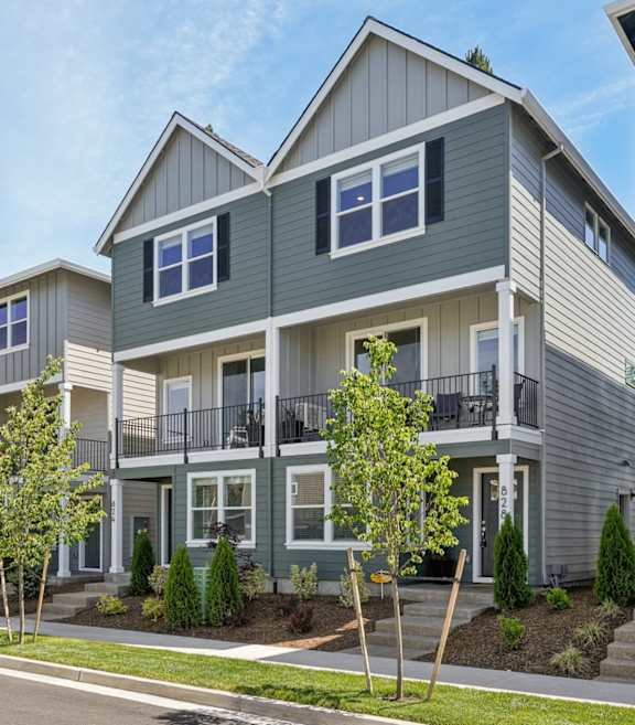 Exterior Landscape at Holmes Park Townhomes, Oregon City, Oregon