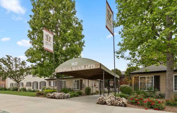 Colonial Manor Apartments