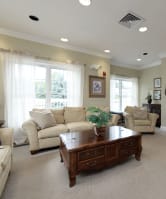additional photo for property listing at chic digs with room to stretch out in the village 22 car