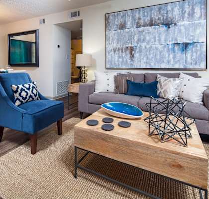the-pointe-at-lenox-park-living-room