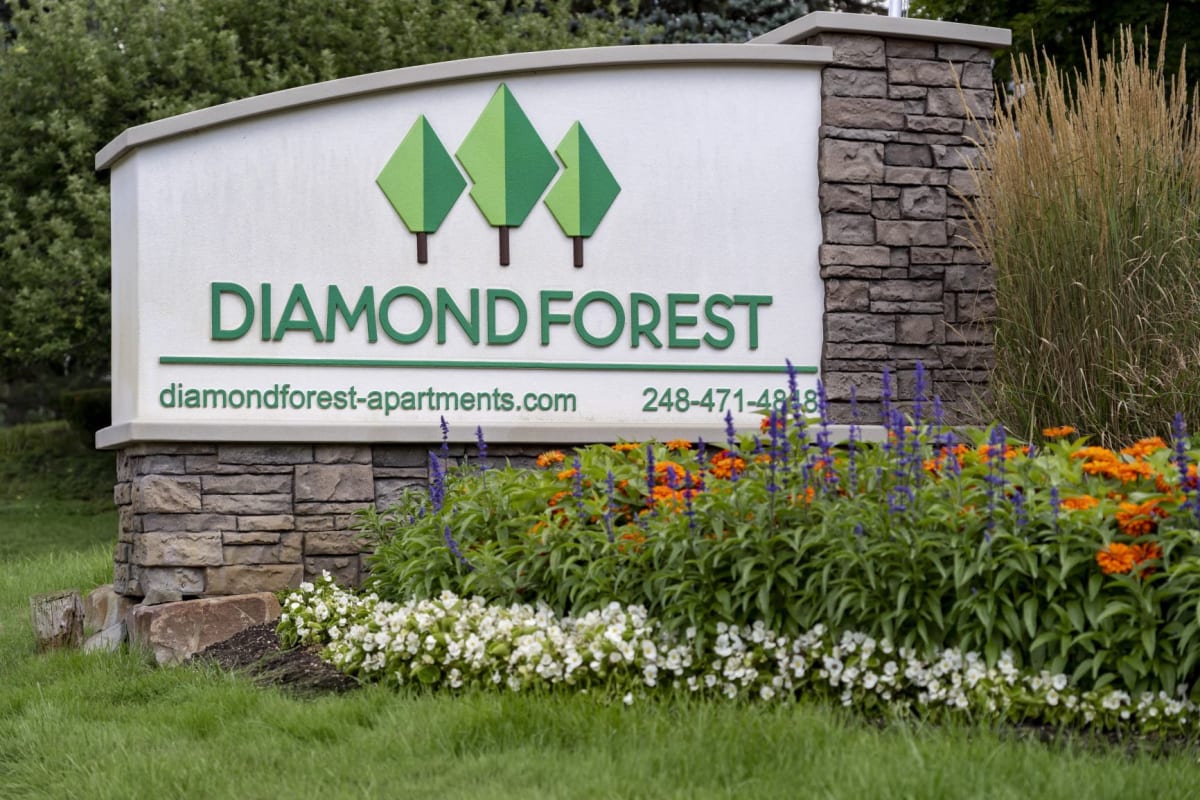 Photos and Video of Diamond Forest Apartments in Farmington Hills, MI