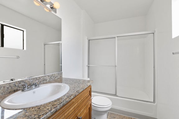 Apartments Canoga Park , CA Bathroom