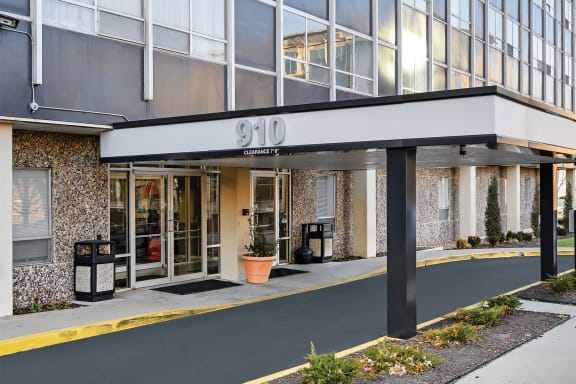 910 Penn exterior