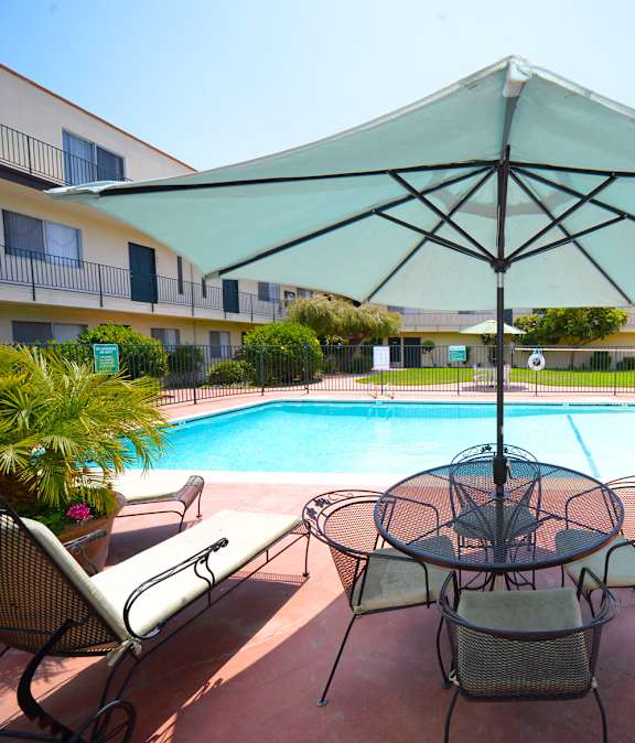 Ocean View Townhomes exterior courtyard fountain