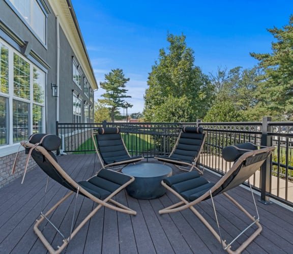 Chestnut Hill Village, Philadelphia, PA, Outdoor lounge