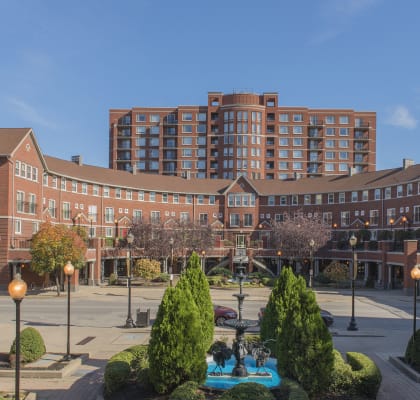 Courtyard with elegant fountain at Crescent Centre Apartments, Kentucky, 40202