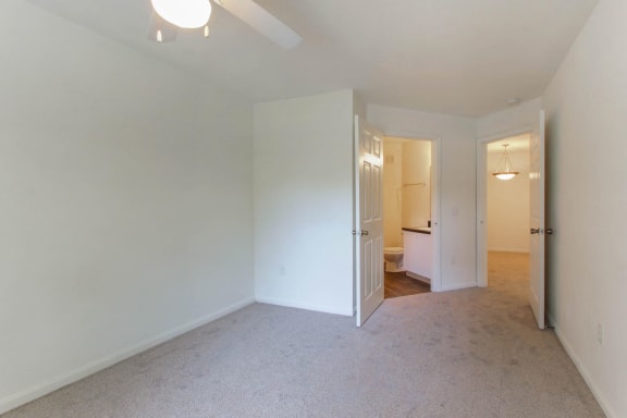 Carpeted Bedroom with En-Suite Bathroom and Ceiling Fan
