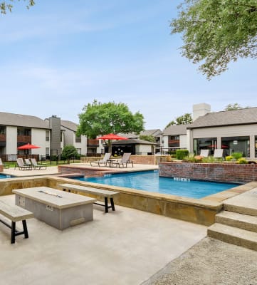 Resort style swimming pool at Aspen Court Apartment Homes in Arlington TX.