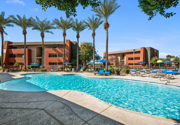 Swimming pool at Saratoga Ridge apartments in Phoenix, AZ