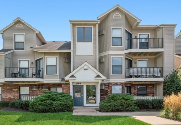 Apartment building at Fox Valley Villages apartments in Aurora, IL