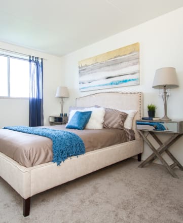 one of the bedrooms at the enclave at woodbridge apartments in sugar land, tx