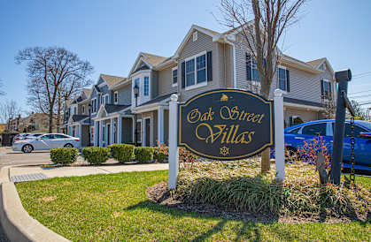 a building with a sign that reads oak street mills