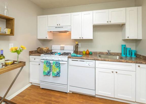 Fully Equipped Kitchen at The Pointe at Midtown, Raleigh, NC, 27609