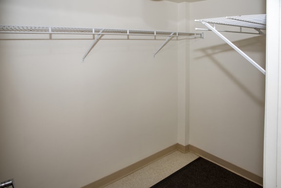 Park Plaza Minneapolis Closet