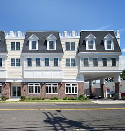 a large apartment building on a city street