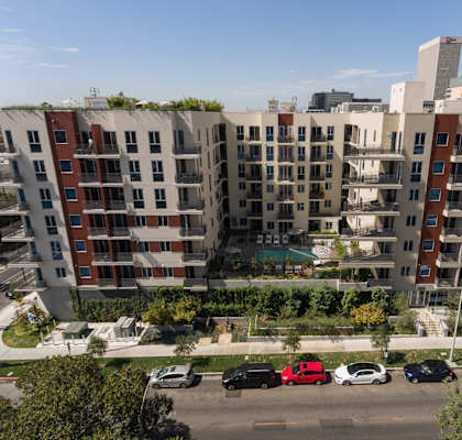 Exterior View at Berkshire K2LA in LA 90005