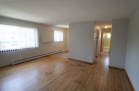 a photo of the living room of a 560 square foot, 1 bedroom apartment at the b