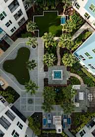 Quiet Courtyard Grille and Seatingat Allure on Parkway, Florida