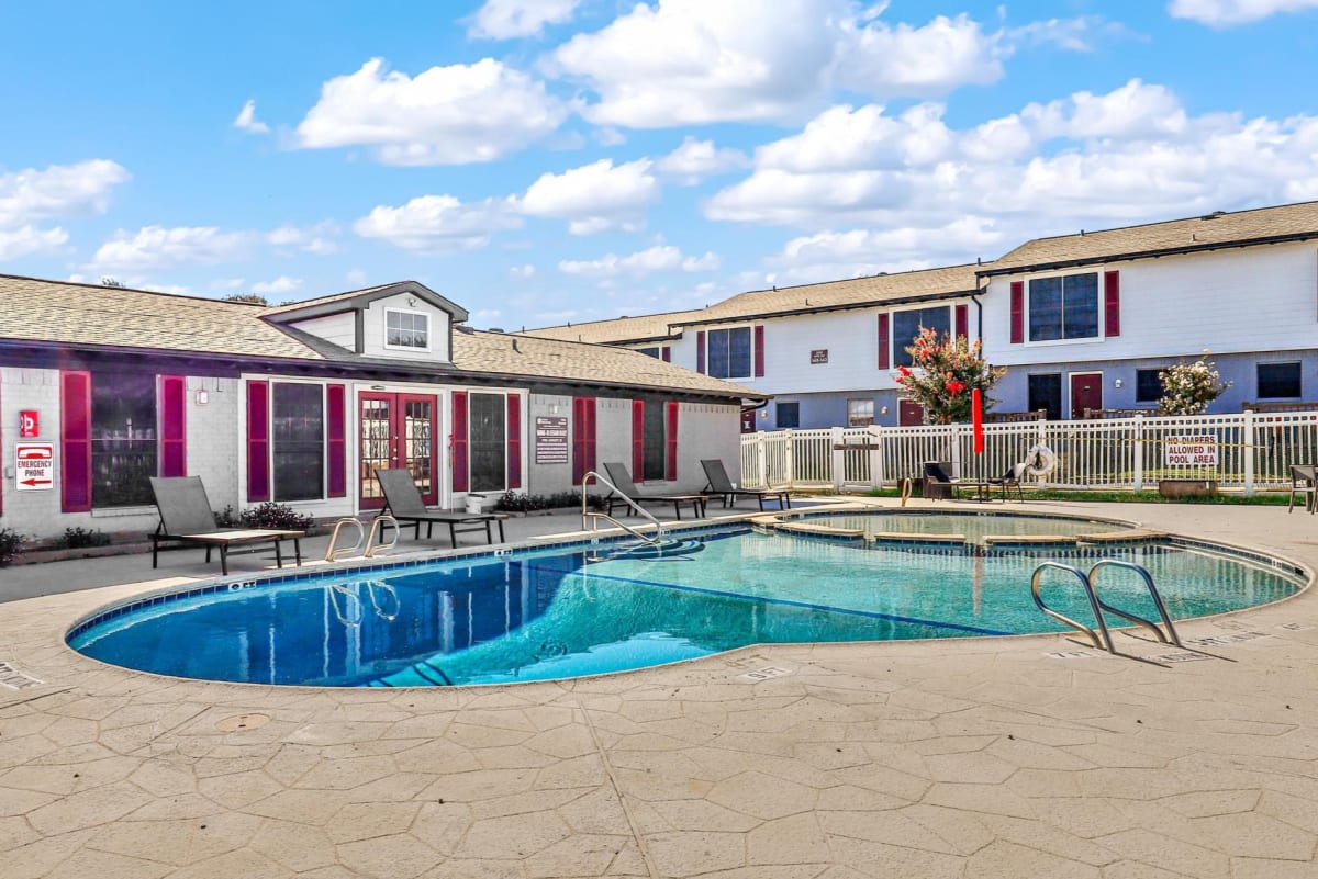 Flats at Brentwood Apartment and Community Amenities