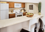 Thumbnail 16 of 25 - Kitchen with breakfast bar