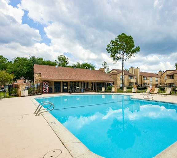 Pool View 3 at 600 Baylor in Longview Tx