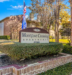 A sign for Montford Crossing apartments stands in front of a building.