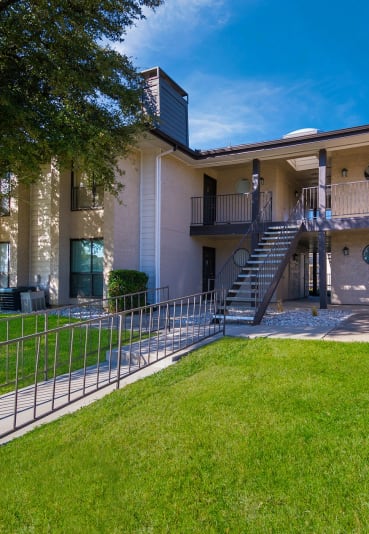 Apartment Exteriors| Sable Pointe | Irving TX