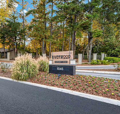 Property_Entrance-RiverwoodCrossing-RoswellGA