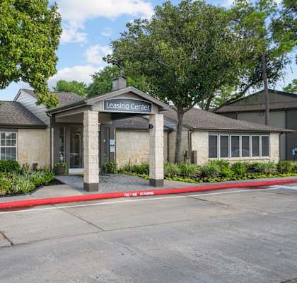 Willow Brook Crossing in Houston, TX Leasing Office