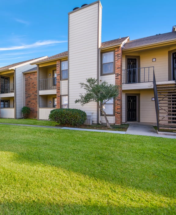 Estelle Creek North Apartments in Irving, TX