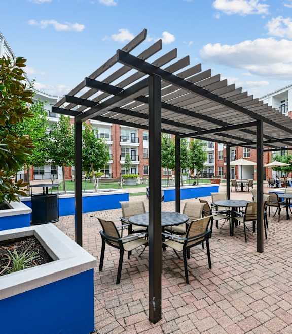 Courtyard at The Grand at Upper Kirby | Apartments in Houston, TX