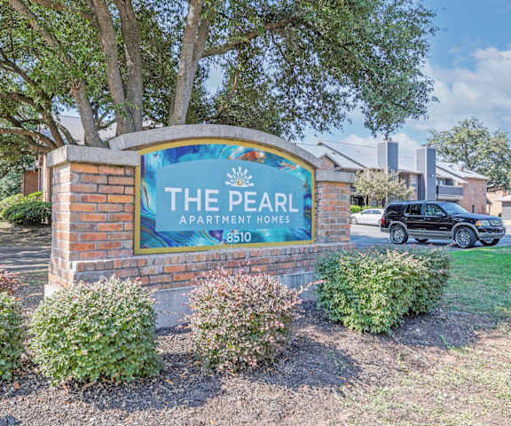 Property signage at the entrance for The Pearl apartments in Shreveport, LA