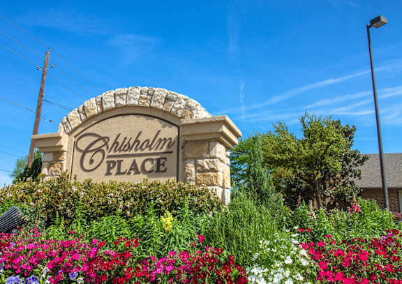 Chisholm Place apartments swimming pool, Plano, TX